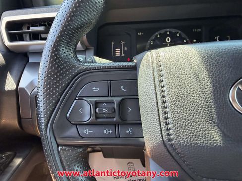 Certified 2025 Toyota Tacoma SR5 AWD/4WD image 36