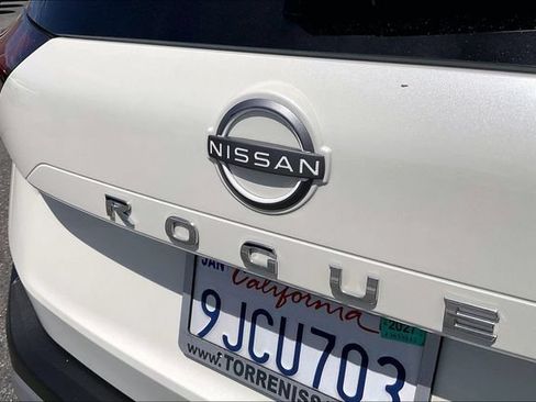 Used 2023 Nissan Rogue SV FWD image 31