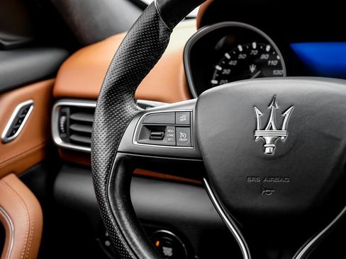 Used 2020 Maserati Levante image 16