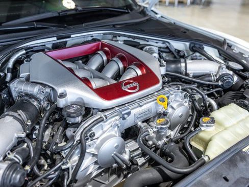 Used 2023 Nissan GT-R Premium w/ Premium Interior Package AWD/4WD image 24