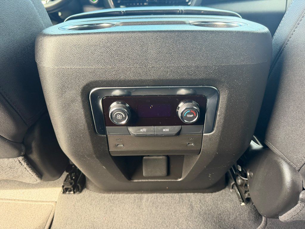 Used 2025 Chevrolet Suburban LT AWD/4WD image 15