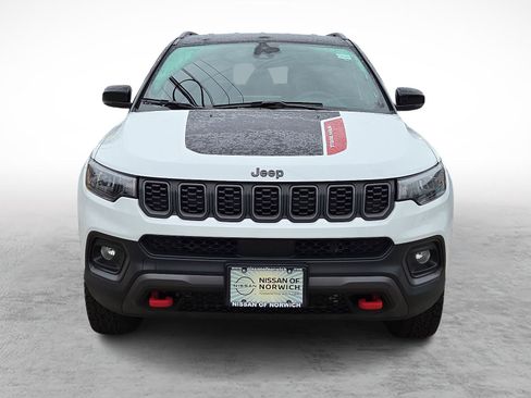 Used 2024 Jeep Compass Trailhawk image 2
