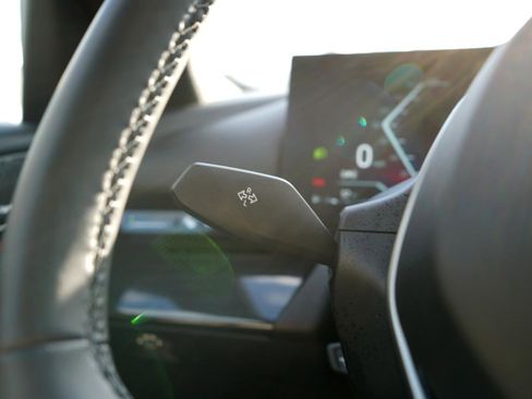 Used 2024 BMW 530i xDrive w/ Convenience Package image 25