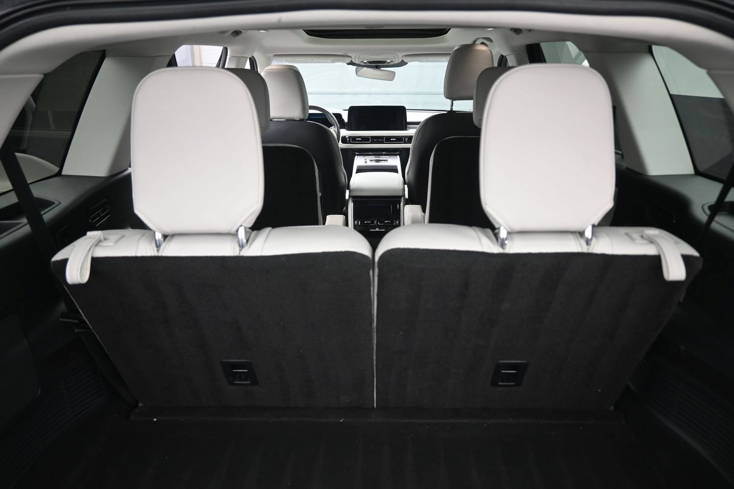 Used 2025 Lincoln Aviator 2WD image 12