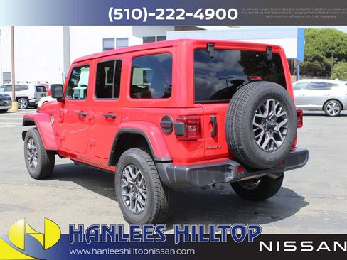 Used 2025 Jeep Wrangler Unlimited Sahara AWD/4WD image 9