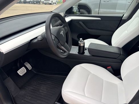 Used 2024 Tesla Model Y Performance AWD/4WD image 4