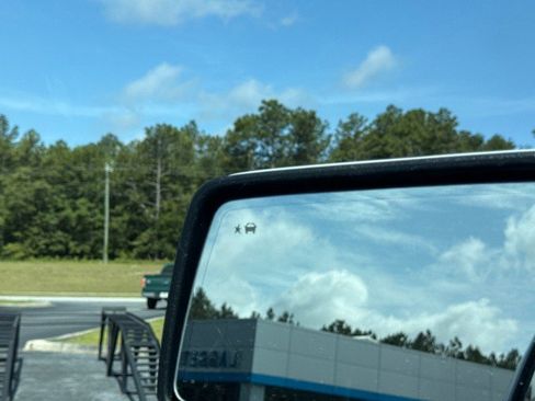 Used 2022 Chevrolet Silverado 1500 High Country w/ Technology Package image 34