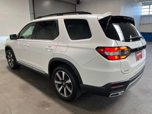 Used 2025 Honda Pilot Touring image 5