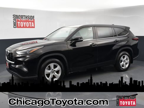 Used 2024 Toyota Highlander LE AWD/4WD image 1