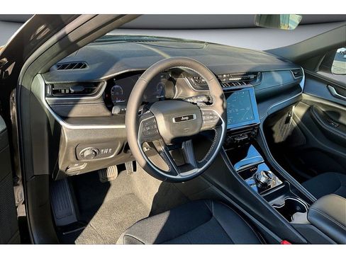 New 2025 Jeep Grand Cherokee L Laredo image 7