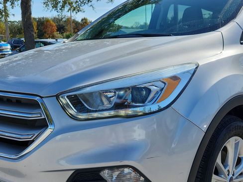 Used 2017 Ford Escape SE w/ Equipment Group 201A image 6