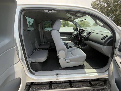 Used 2013 Toyota Tacoma 2WD Access Cab image 9