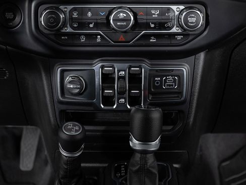 Used 2023 Jeep Wrangler Willys image 36