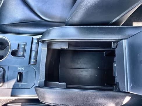 Used 2020 Toyota Highlander XLE image 27