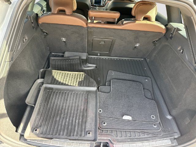 Certified 2024 Volvo XC60 B5 Plus w/ Protection Package Premier AWD/4WD image 24