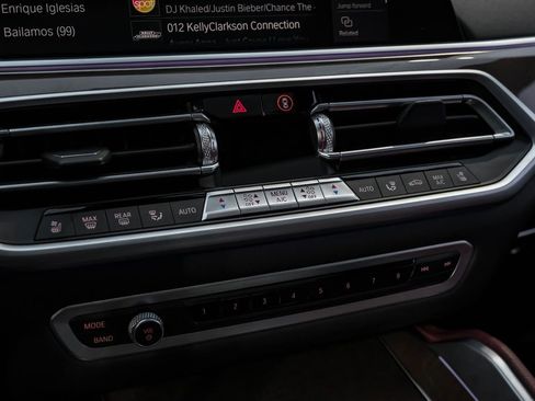 Used 2022 BMW X6 M50i w/ Parking Assistance Package image 33