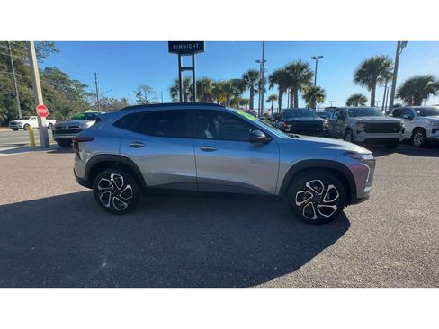 Certified 2025 Chevrolet Trax RS w/ Sunroof Package image 9