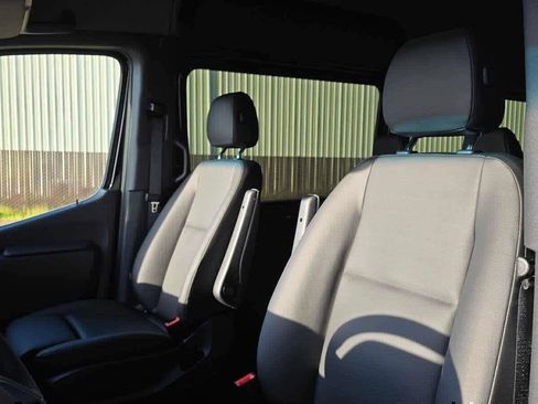Used 2025 Mercedes-Benz Sprinter 2500 image 22