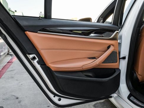 Used 2018 BMW 540i xDrive image 50