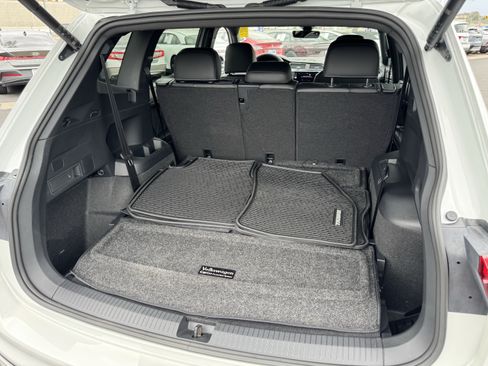 Certified 2024 Volkswagen Tiguan SE R-Line FWD image 37