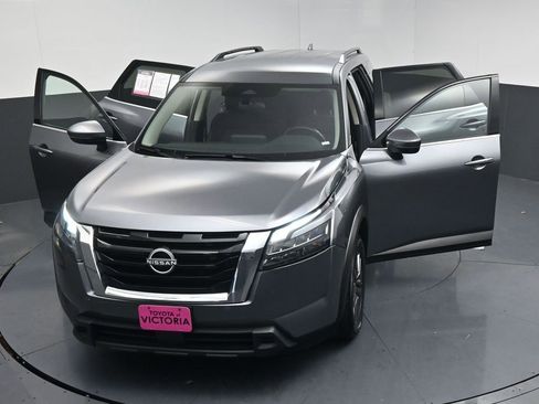 Used 2025 Nissan Pathfinder SV image 28