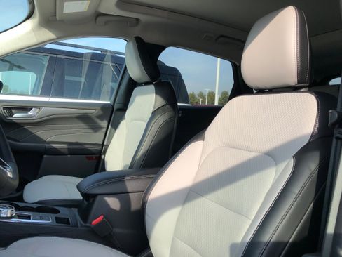 New 2025 Ford Escape SE w/ Class II Trailer Tow Package image 19