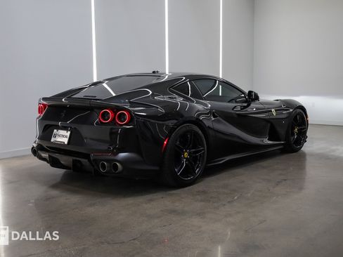 Used 2018 Ferrari 812 Superfast RWD image 11