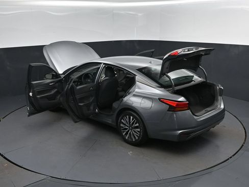 Used 2024 Nissan Altima 2.5 SV FWD image 47