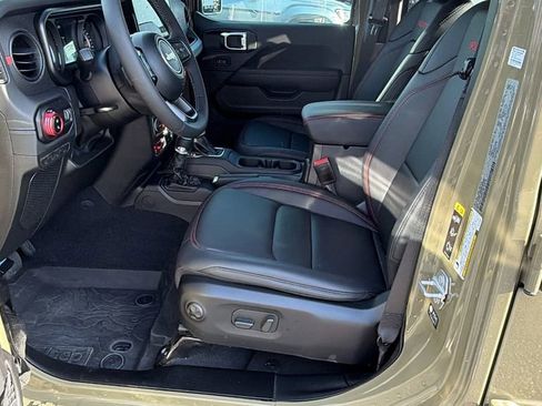 Used 2025 Jeep Gladiator Rubicon image 12