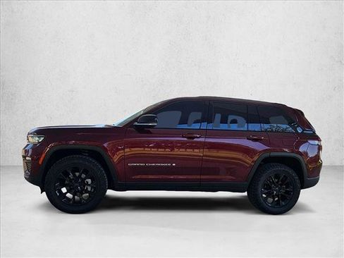 Used 2024 Jeep Grand Cherokee Limited w/ Trailer Tow Package AWD/4WD image 8