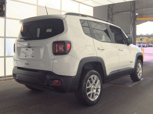 Used 2023 Jeep Renegade Latitude w/ Sun & Fun Group AWD/4WD image 2