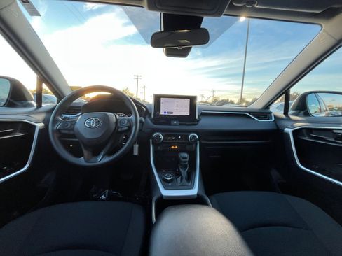 Used 2025 Toyota RAV4 LE image 32