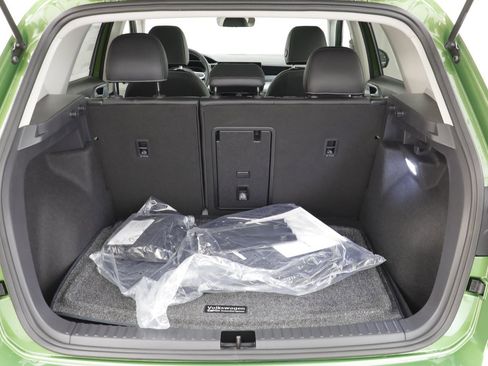 New 2026 Volkswagen Taos SEL image 18