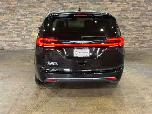 Used 2025 Chrysler Pacifica Select FWD image 6