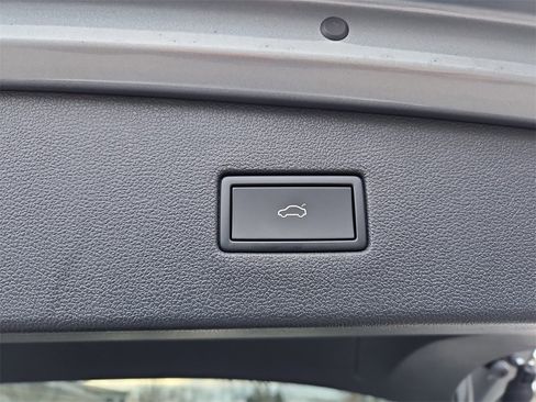 Used 2024 Volkswagen Tiguan Wolfsburg Edition image 20