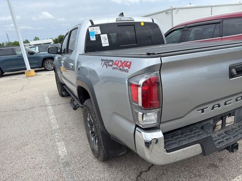 Used 2022 Toyota Tacoma TRD Off-Road image 8