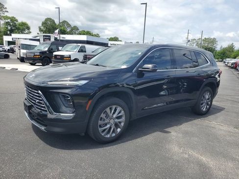 Used 2025 Buick Enclave Preferred w/ Trailering Package, 5000 lbs. FWD image 2