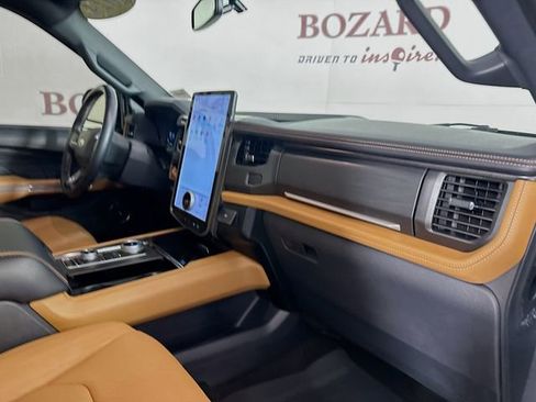 Certified 2024 Ford Expedition Platinum image 37