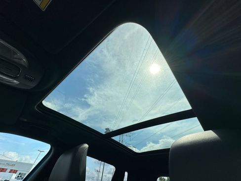 New 2025 Jeep Compass Limited w/ Sun & Sound Group AWD/4WD image 29