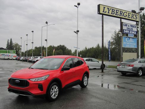 Used 2024 Ford Escape Active image 1