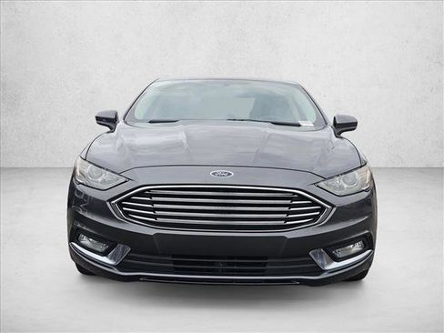 Used 2017 Ford Fusion SE w/ Equipment Group 201A image 2
