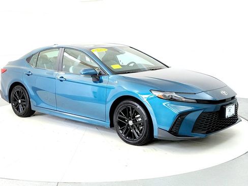 Used 2025 Toyota Camry SE w/ Convenience Package AWD/4WD image 7