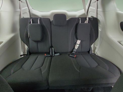 Used 2023 Chrysler Voyager LX image 16