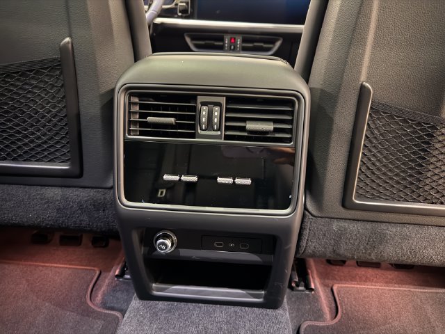 Certified 2026 Porsche Cayenne S AWD/4WD image 36