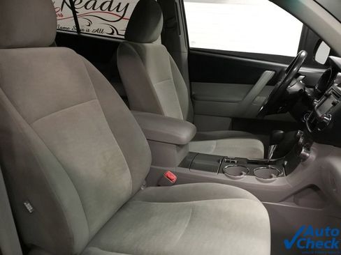 Used 2013 Toyota Highlander Plus AWD/4WD image 34