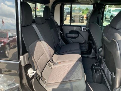 New 2025 Jeep Gladiator Mojave image 28