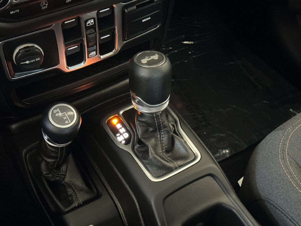 Used 2025 Jeep Wrangler Unlimited Sahara AWD/4WD image 20