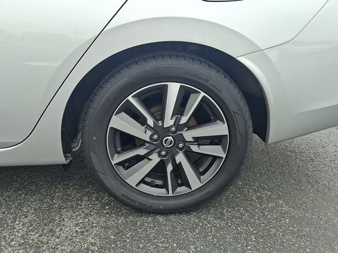 Used 2021 Nissan Versa SV FWD image 7