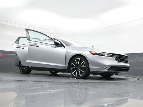 Used 2025 Honda Accord Touring image 40