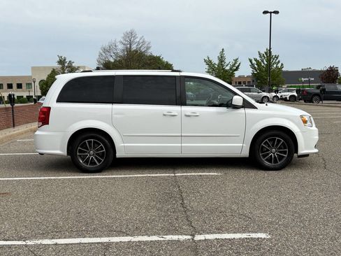 Used 2016 Dodge Grand Caravan SXT FWD image 10